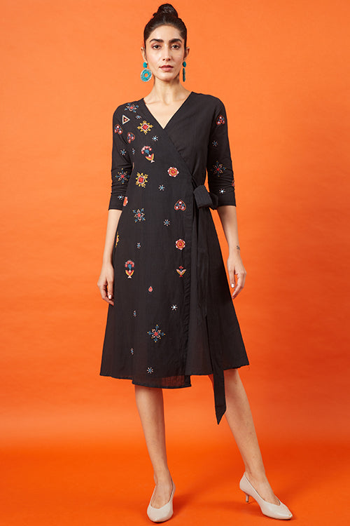 Okhai 'Empress' Kutch Embroidered Wrap Dress - Image 6